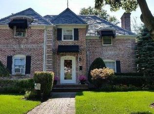 48 Roxen Rd, Rockville Centre, NY 11570