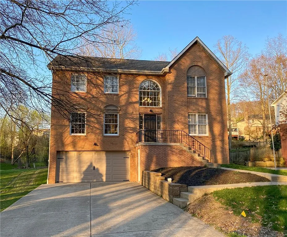 239 Rose Ct N photo 1