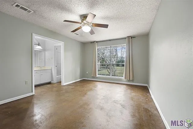 1034 Leycester Dr — Photo 9