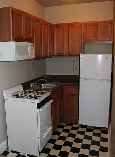 2nd image of 537 W Deming Pl APT 419
