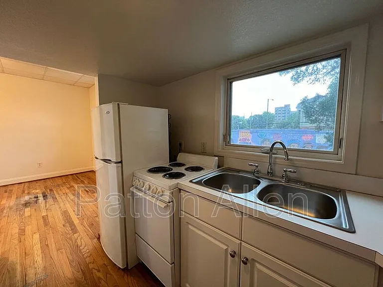 43 Ravenscroft Dr #4 — Photo 4