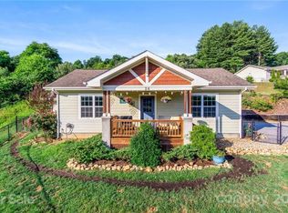 24 Cheyenne St, Clyde, NC 28721