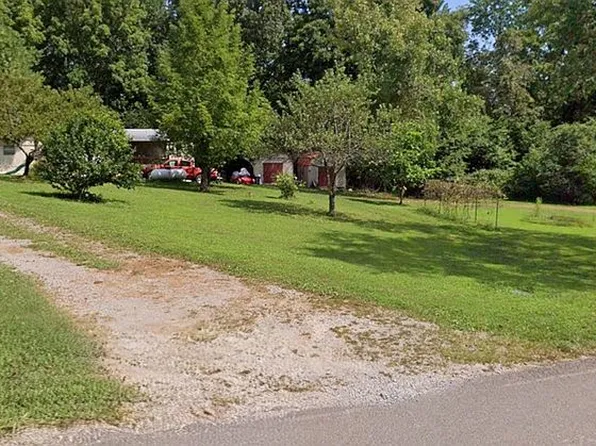 1039 Ervin Pace Rd, Chapmansboro, TN 37035