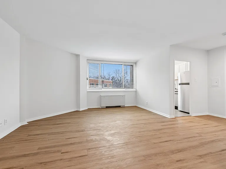Quebec House Apartments — Photo 41