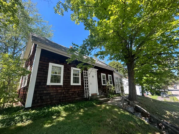 33 Washington St, Rochester, NH 03867