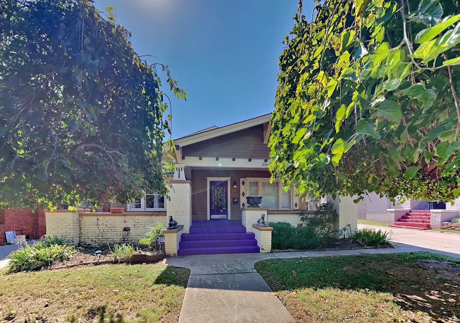 Charming 3 Bedroom Bungalow Style Home Located In Historic Mesta Park! — Photo 4