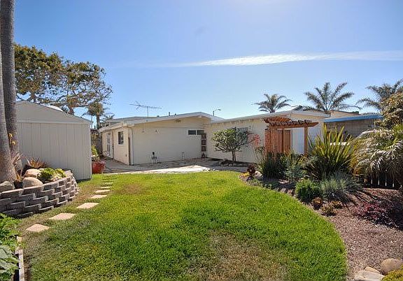 Front yard fenced & Gated