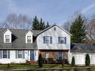 2834 Edgelea Rd, Vienna, VA 22181