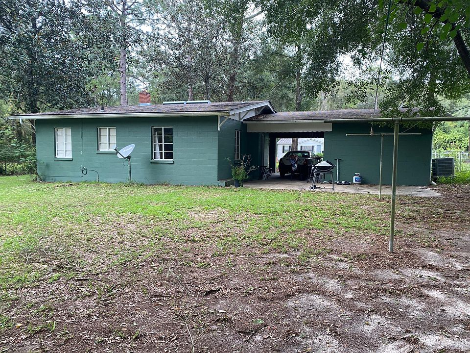 back of the house . the backyard is nice sized .