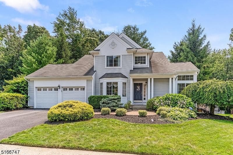 1st image of 8 Rolling Hills Dr
