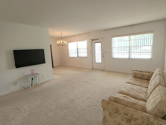 3rd image of 268 Wellington J