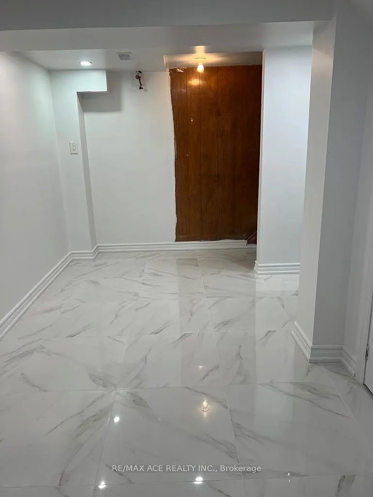 3 bed, $1,950 — Photo 2