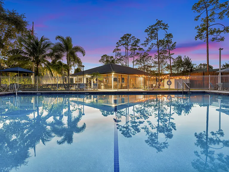 Palm Court at Wellington Apartments — Photo 1