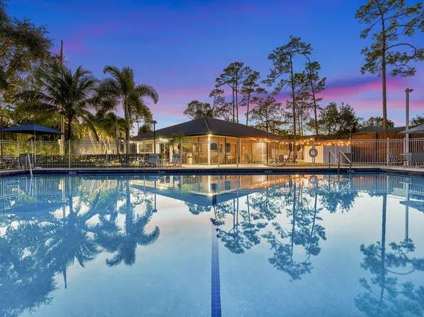 Palm Court at Wellington Apartments