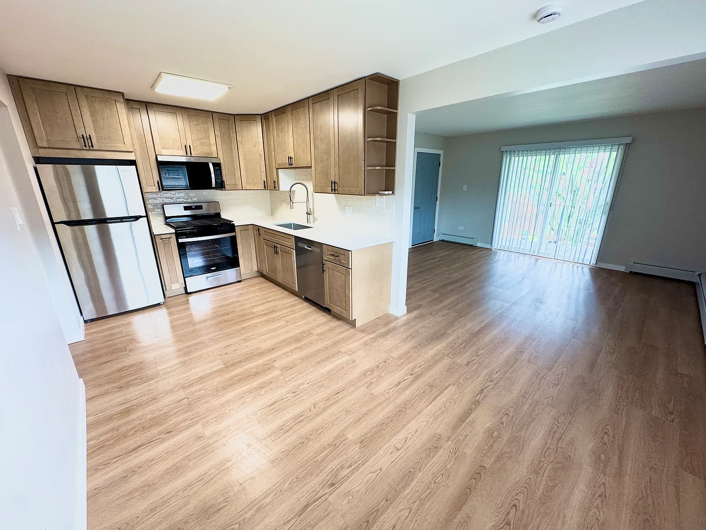2 bed, 1000 sqft, $2,050 — Photo 4