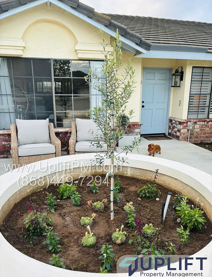 5 bed, 3.0 bath, 2614 sqft, $5,900 — Photo 1