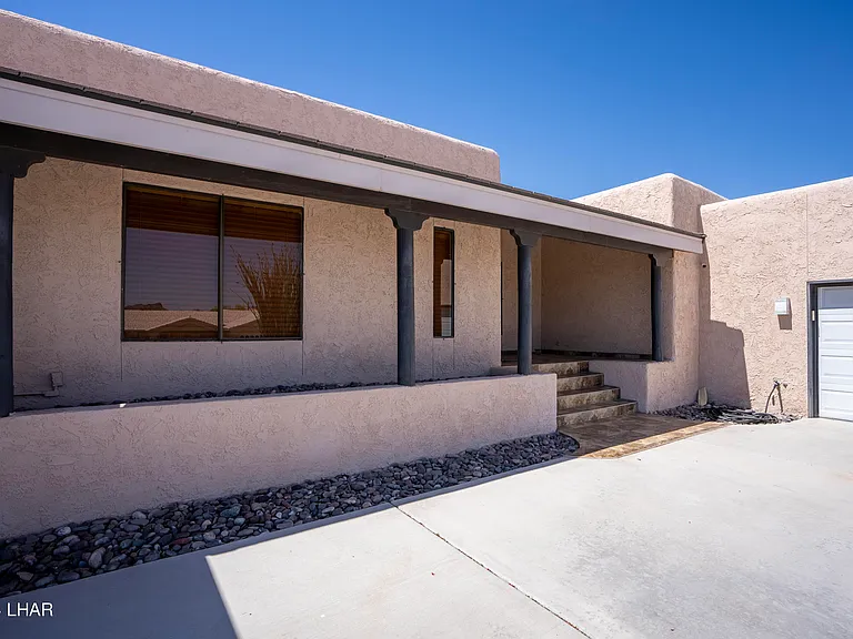 2253 Daytona Ave — Photo 4