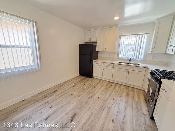 3rd image of 1346 N Las Palmas Ave APT 11
