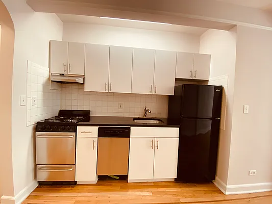 Rented by Metropolis Real Estate of Manhattan | media 10