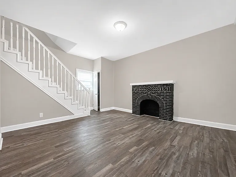 2525 W Cold Spring Ln — Photo 3