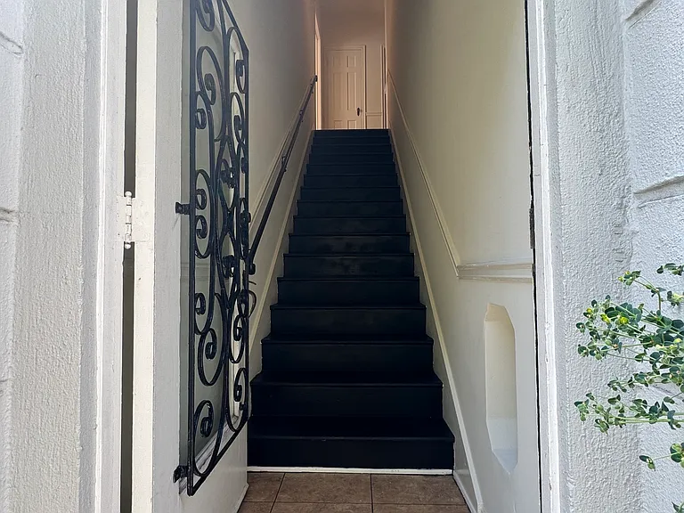 419 N Doheny Dr #B — Photo 4
