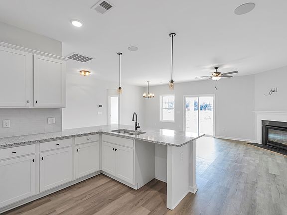 5th image of 1034 Leoni Dr