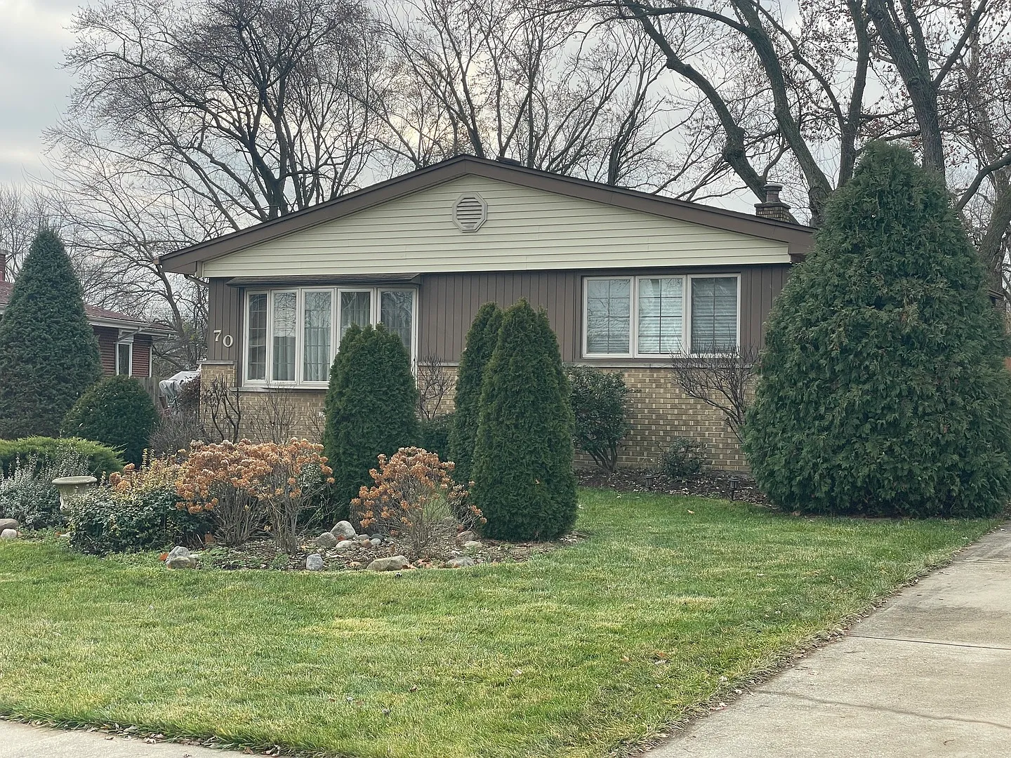 70 E Greenbriar Ave photo 1