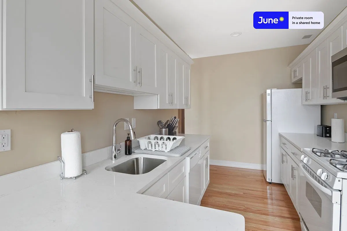 Queen bedroom in 4 bed/1 bath home in Allston #442 C — Photo 4
