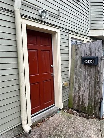 2 bed, 1.0 bath, 1000 sqft, $1,300 — Photo 2