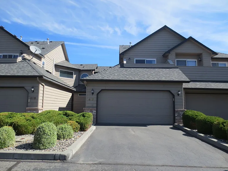 427 Columbia Point Dr — Photo 1