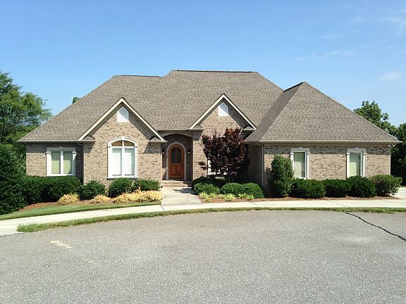 5th image of 207 Blue Heron Dr