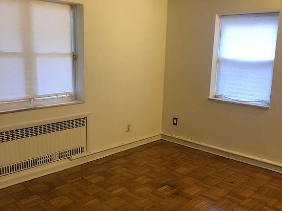 5th image of 105 Wakefield Ave