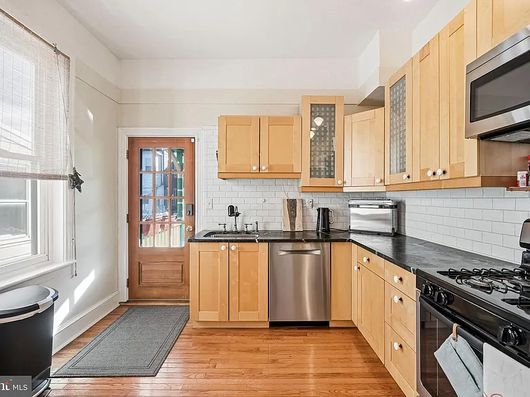 346 E Union St — Photo 16