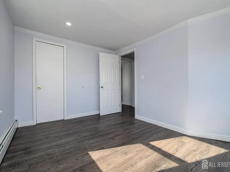 74 Albert St — Photo 12