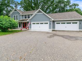 523 Knollwood Dr, Hudson, WI 54016