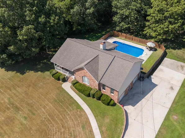 6621 Red Leaf Ln, Hueytown, AL 35023