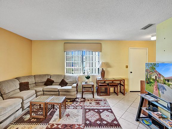 4th image of 9525 Toledo Lane