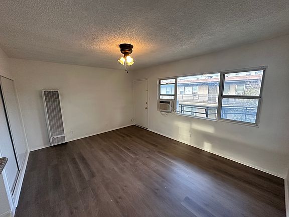 2nd image of 13741 Oxnard St #27