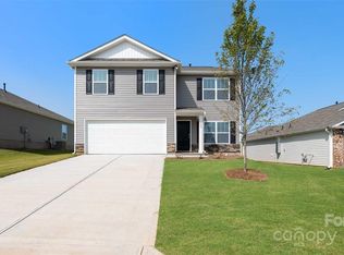 135 Callie River Ct, Clyde, NC 28721