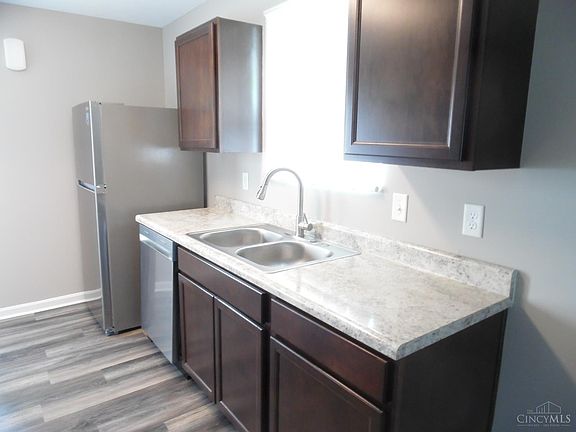 4th image of 466 W Kemper Rd