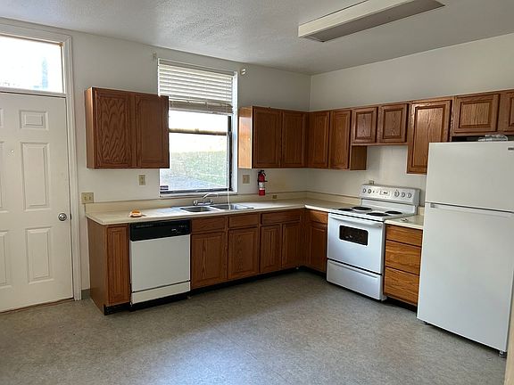 3rd image of 27-33 Elm St #31