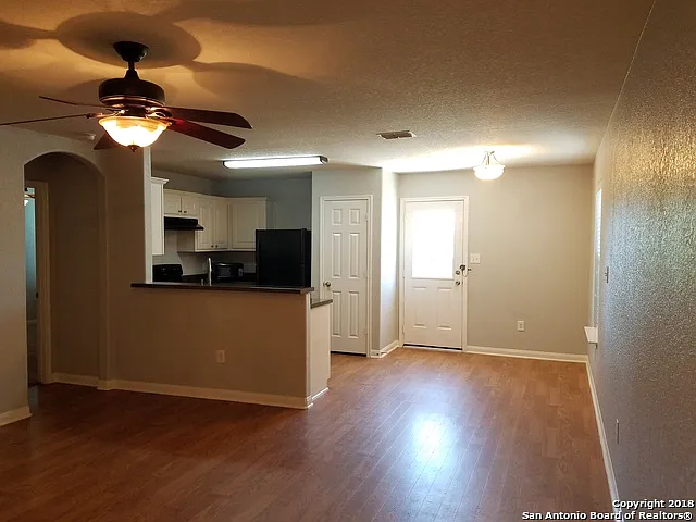 3 bed, 2.0 bath, 1097 sqft, $1,400 — Photo 3