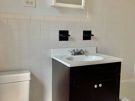 4th image of 440 E 75th St APT 15