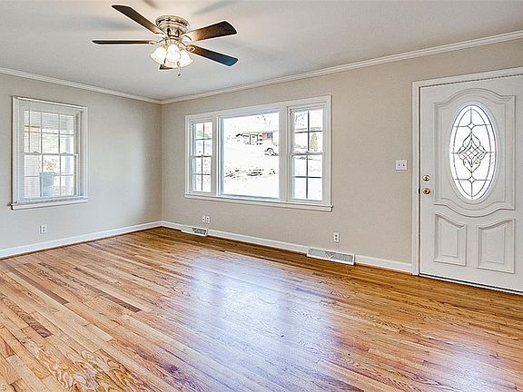 3rd image of 536 Brookwood Dr