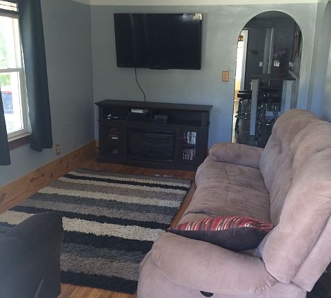 2nd image of 402 Thompson St