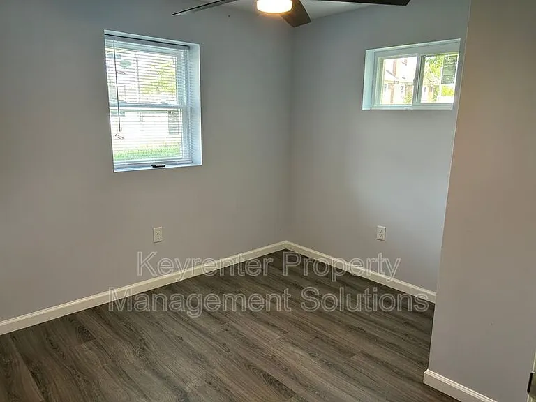 421 N Charlotte Ave — Photo 28