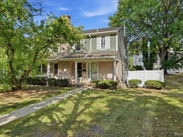 20842 E Glen Haven Cir, Northville, MI 48167