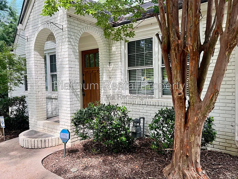 428 E Side Ave SE — Photo 2