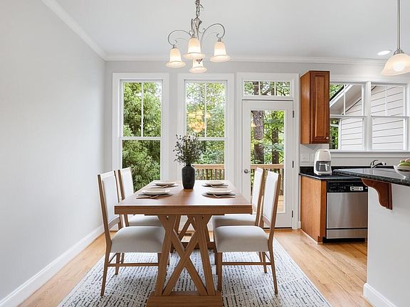4th image of 252 Ashton Hall Ln