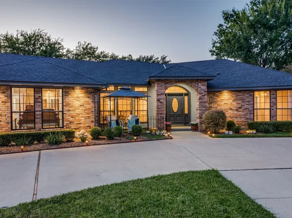 4200 Lake Vista Dr, Benbrook, TX 76132